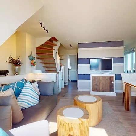 Beachhouse 8 דירה *