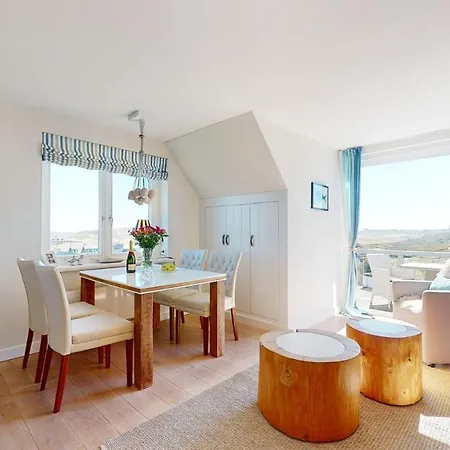 Beachhouse 8 דירה